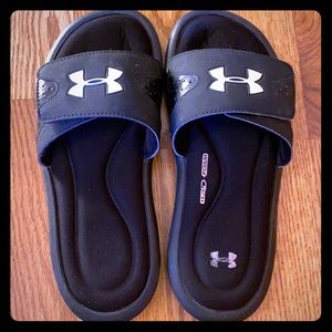Boys size 6 Under Armour slides